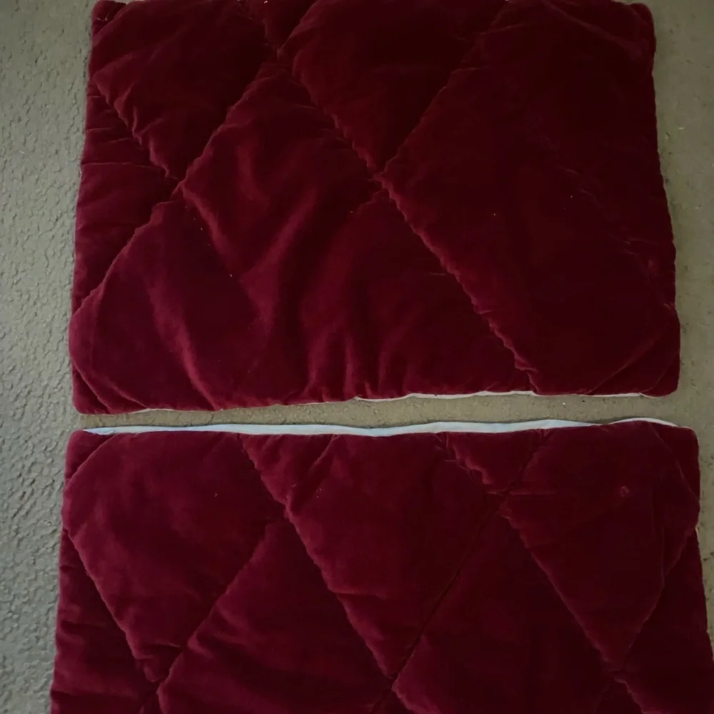2 Pottery Barn Burgundy Velvet Quilted Standard Luxurious Pillow Covers 20 x 26